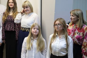 Inscenizacja z udziałem uczniów wieluńskich szkół w Bibliotece Miejskiej - dotyczyła Nagrody Nobla